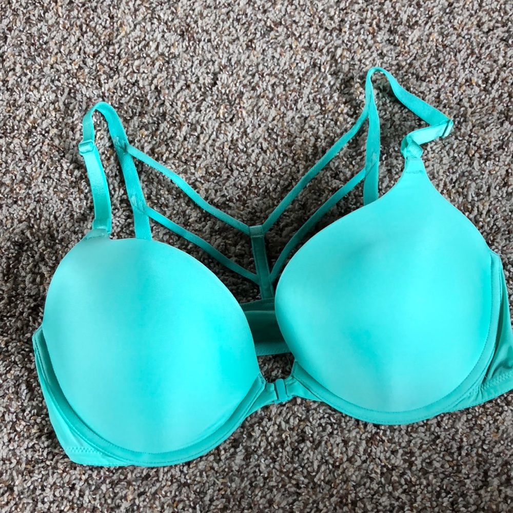 Victoria’s Secret strappy front close bra 36D push